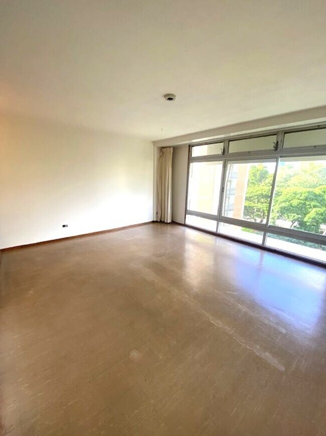 Photo - 1 Bedroom / 1 Bath at the Queen Emma Gardens