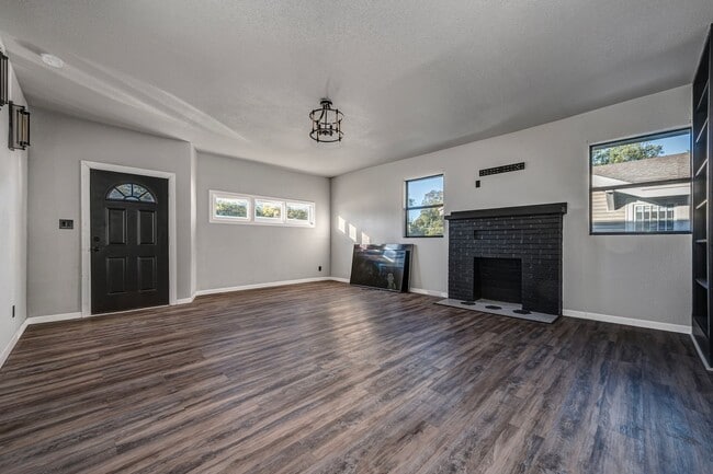 Photo - New 3 Bedroom 2 Bath on Stanley SW