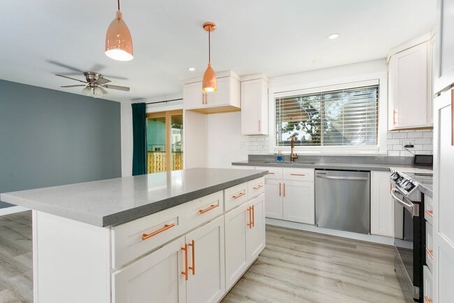 Photo - Modern 4bd 2.5 bath Home