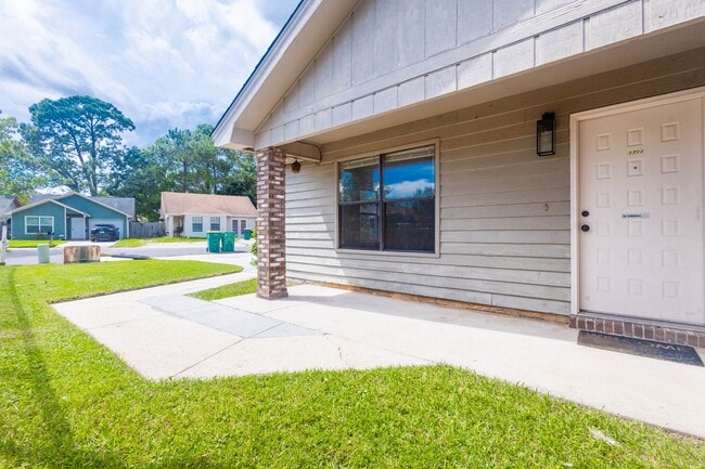 Photo - 1711 Bennetts End