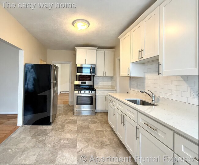 66 Morton Ave Unit 2