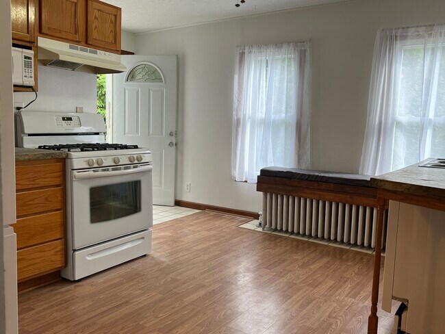 Unit B - Kitchen - 4755 E Prospect St