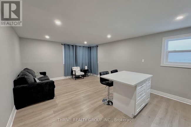 Photo - 100 King Edward Ave Unit 2