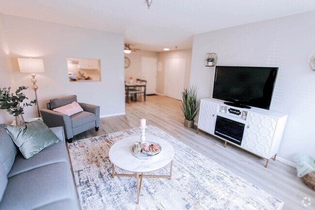 Building Photo - Lincoln Woods Rental