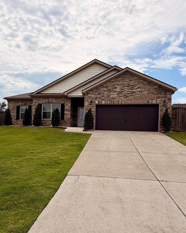 Building Photo - 280 Lilly Dr