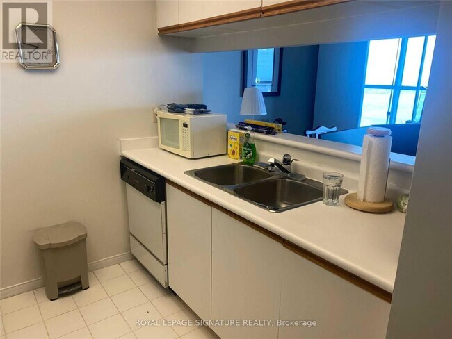 Photo - 99 Harbour Square Unité 3005