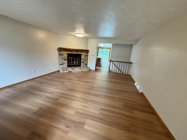 2412 E Ridge Ter