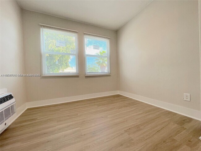 Photo - 1836 Dewey St Unidad 2