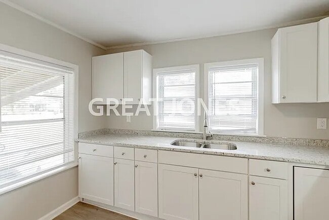 Photo - 506 7th Ave SW