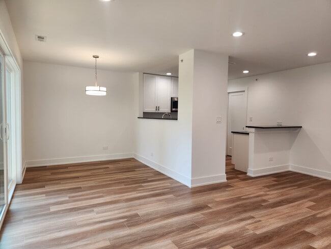 Photo - 915 S Ct of Shorewood Unit 5