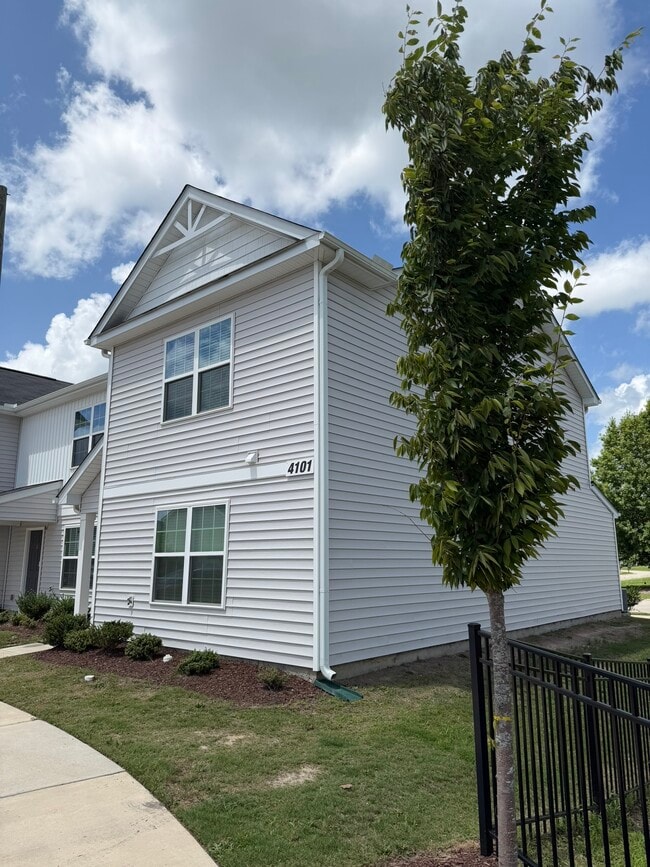 Building Photo - 4101 Laurel Ridge Dr Unit G