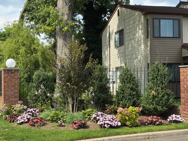 Entry - Krystie Manor (55+ Community) Rental