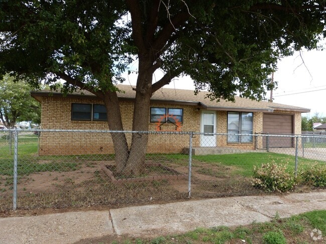 Building Photo - Cute 3 bedroom home with a 1 car garage.