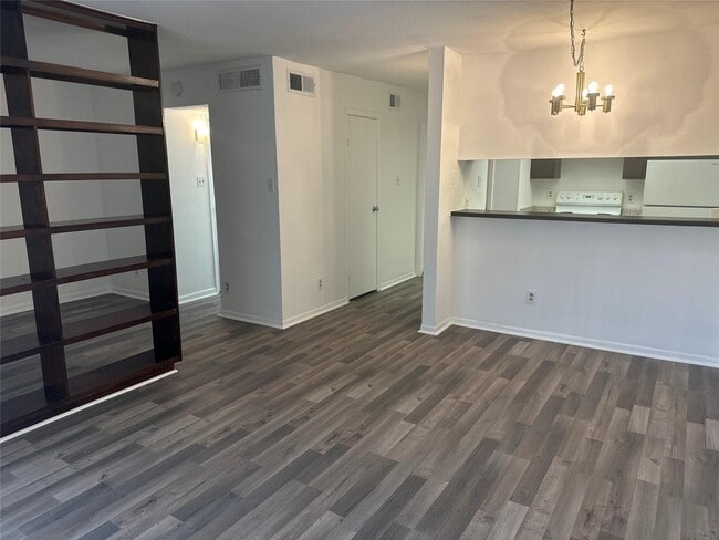 Photo - 2814 S Bartell Dr Unidad 13