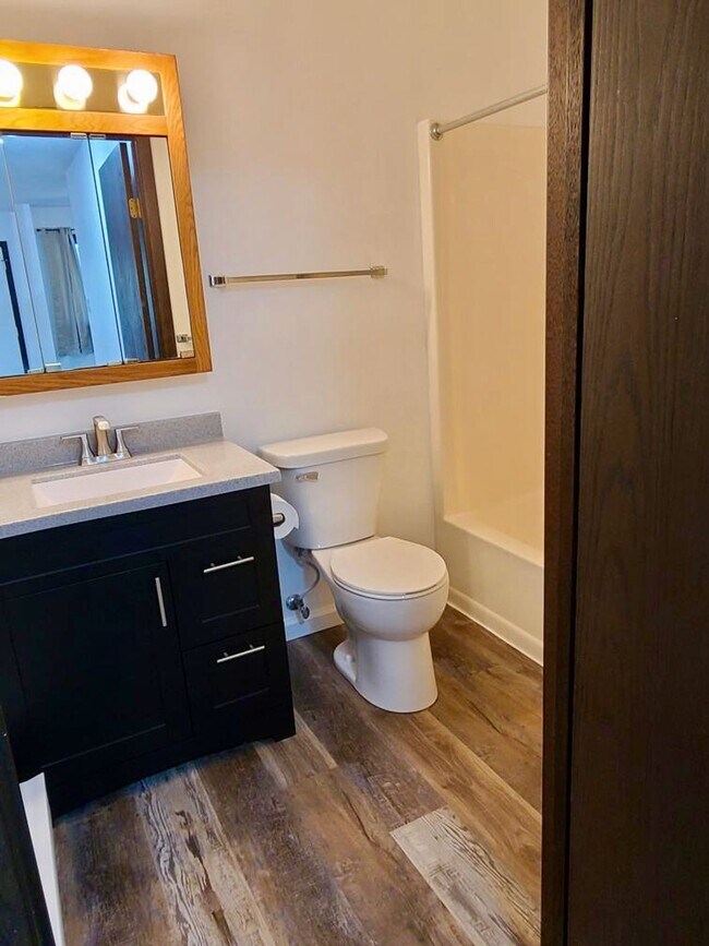 Photo - 650 Valley Dr Unidad 2