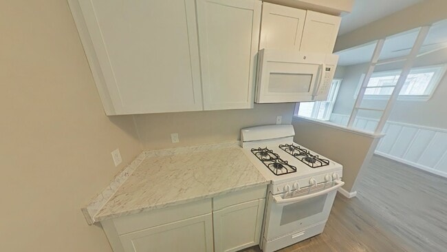 Photo - 22006 Saxony Ave