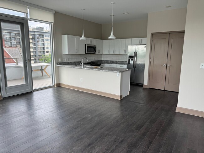 Photo - 600 East Ave