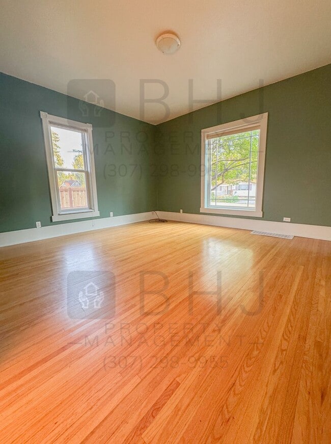 Photo - 4 BED/ 2 BATH SINGLE FAMILY HOME WITH GARAGE