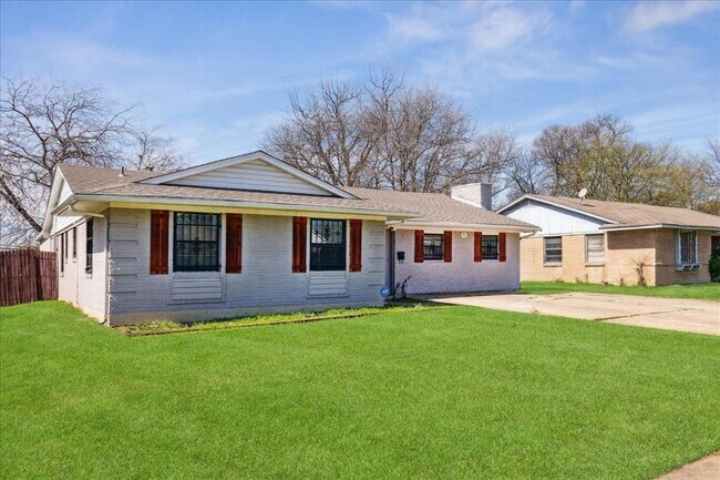 Photo - 7305 Greenspan Ave