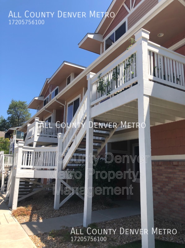 Building Photo - 5024 Everett St Unit 203