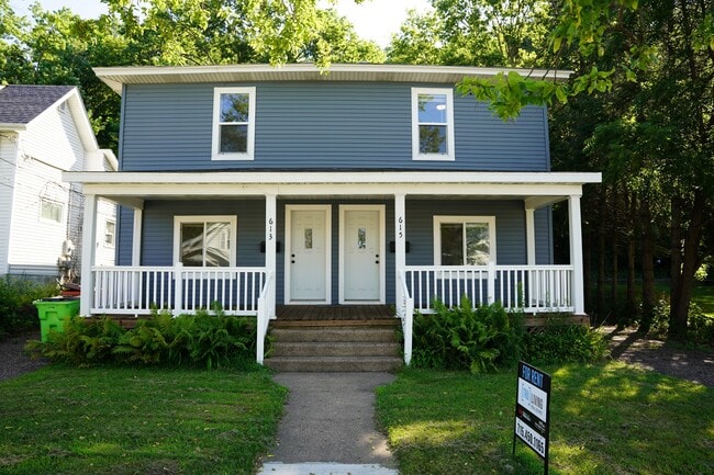 Photo - 615 S Dewey St