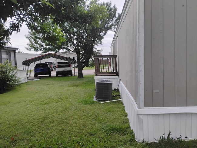 927 Collin Cir