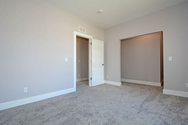 Photo - 294 Winifred St E Unit 2