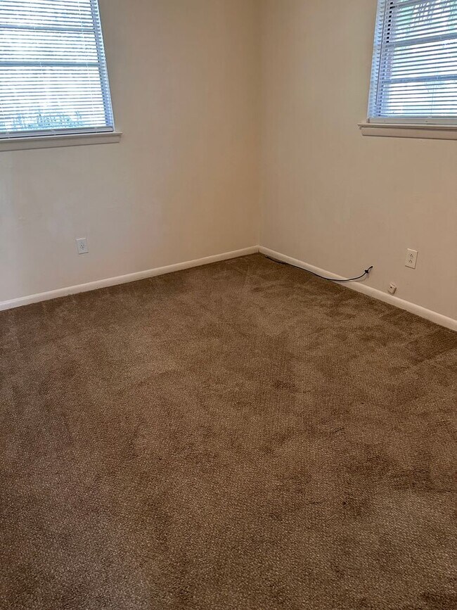 Photo - 3 Bedroom/ 1 1/2 Bath House - GREAT LOCATION