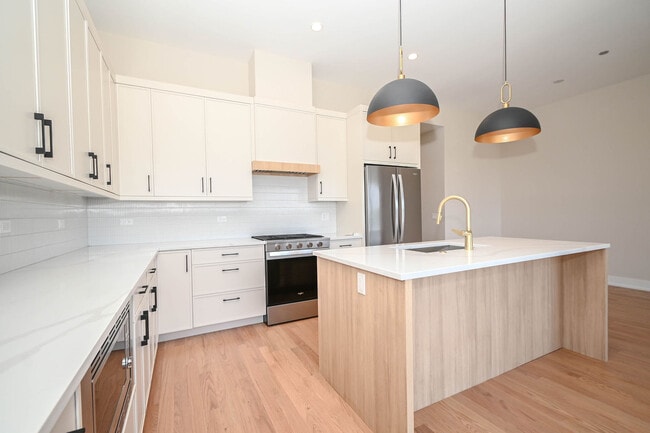 Photo - 2127 W Madison St