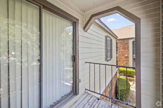 B2 2BR, 2BA - 950SF Patio