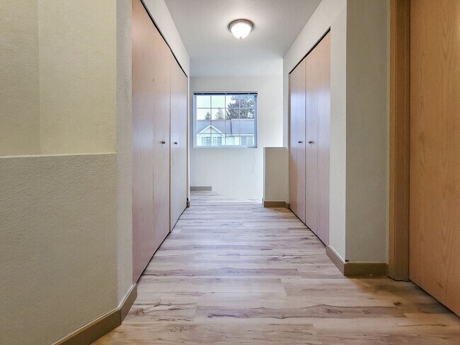 Photo - Kent East Hill Townhome with Garage & Patio