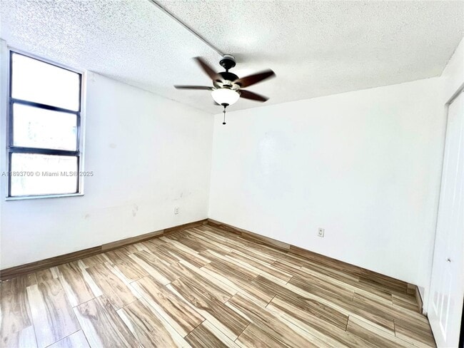 Photo - 8185 NW 7th St Unidad 421