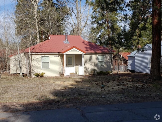 Building Photo - 138124 Hillcrest St Rental