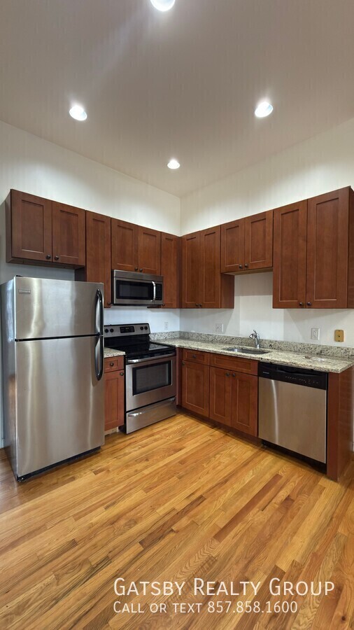 Building Photo - 7 Pembroke St Unit 3R