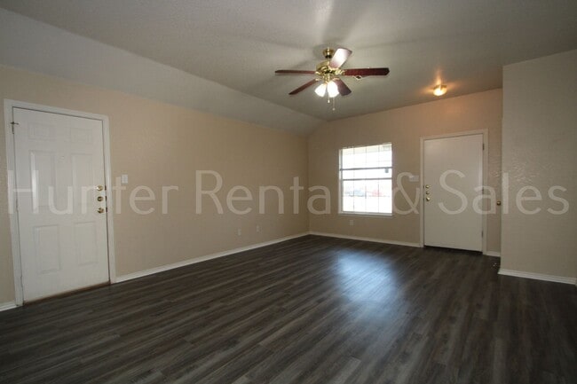 Photo - Spacious Duplex!