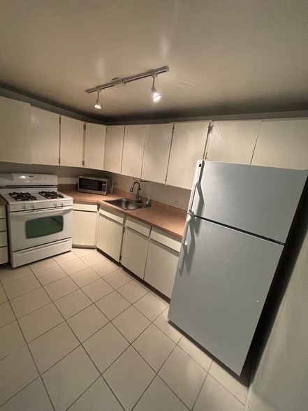 Photo - 253 E Delaware Pl Unit 6E