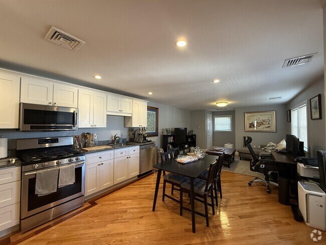 Building Photo - 21 Ashland St Unit 2 Rental