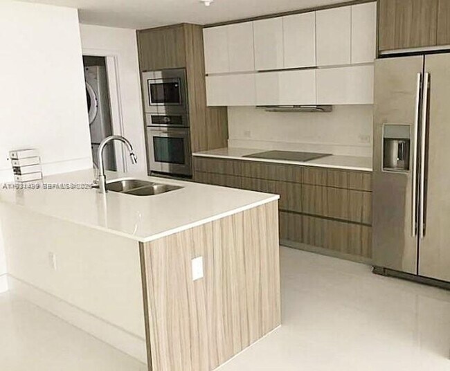 Photo - 600 NE 27th St