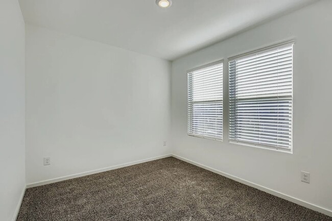 Photo - 904 Sandhill Crane Ln