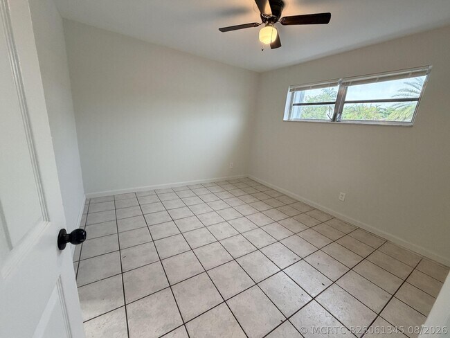 Building Photo - 6191 SW 37th St Unit Apt 114