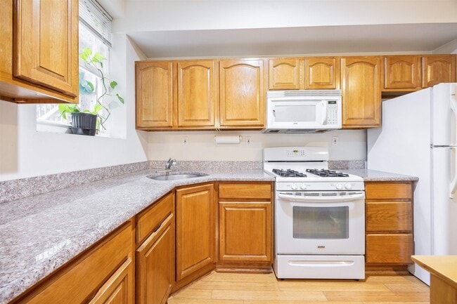 Photo - 182A Christopher Columbus Dr