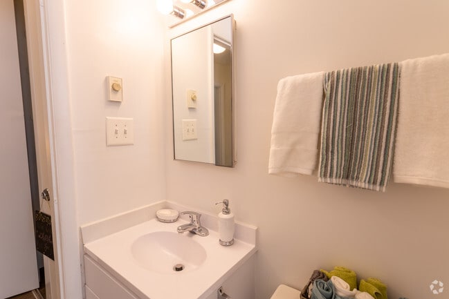 2BR,1BA