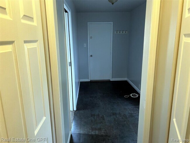 Photo - 14018 Hobart Ave