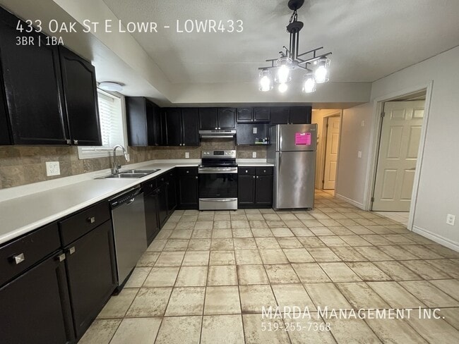 Building Photo - SPACIOUS 3 BED/1BATH Unit LOWR433