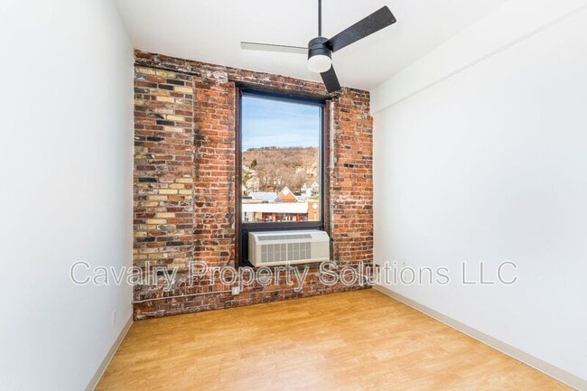 Photo - 1831 W Michigan St