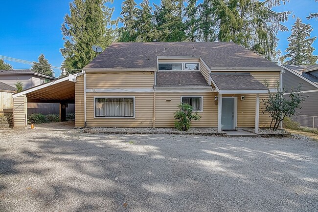 Building Photo - 4 bed/ 2 bath house on 145th St!