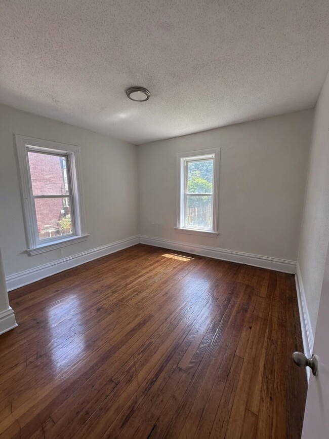 Photo - 2906 Victor St Unit 1F