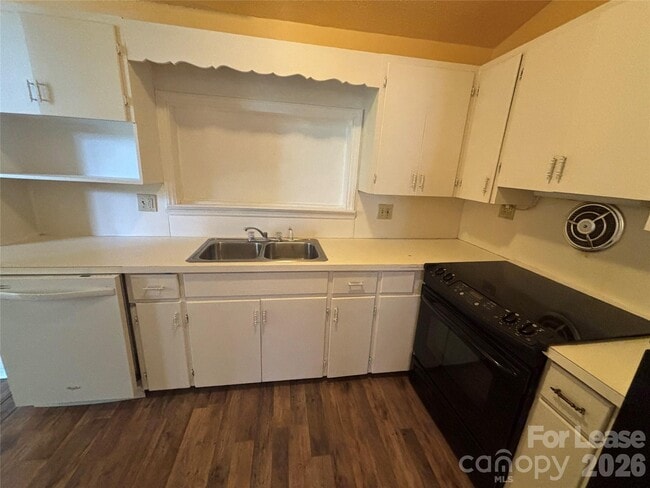 Photo - 724 Oakdale Dr