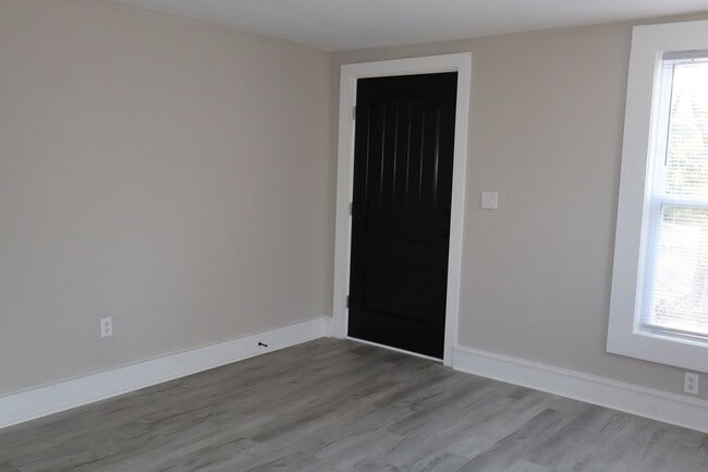 Photo - 304 Highland Dr