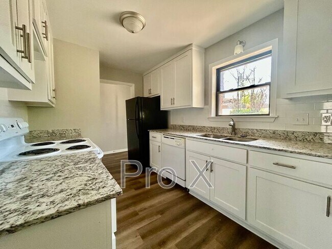 Photo - 12 Newport Cir